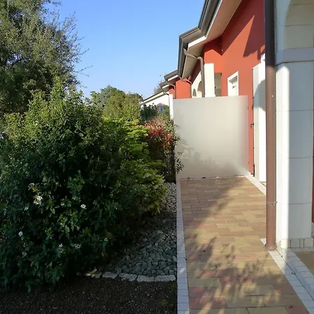 Adriatica Immobiliare Lauretta * ليدو دي يسولو