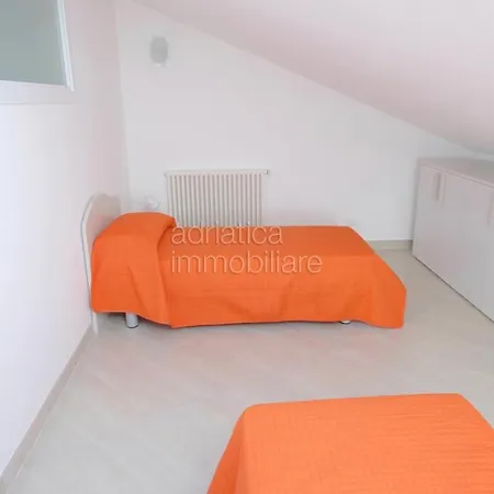 Adriatica Immobiliare Lauretta *