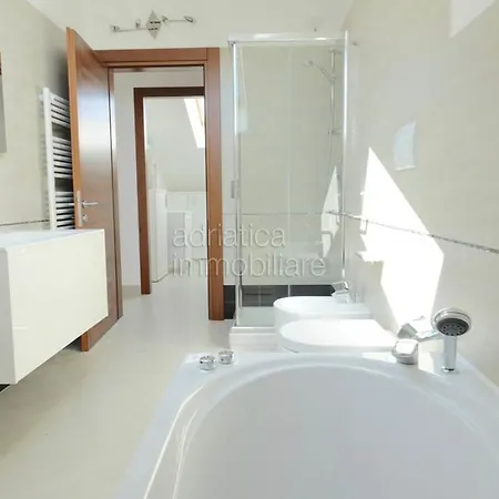 Adriatica Immobiliare Lauretta アパート
