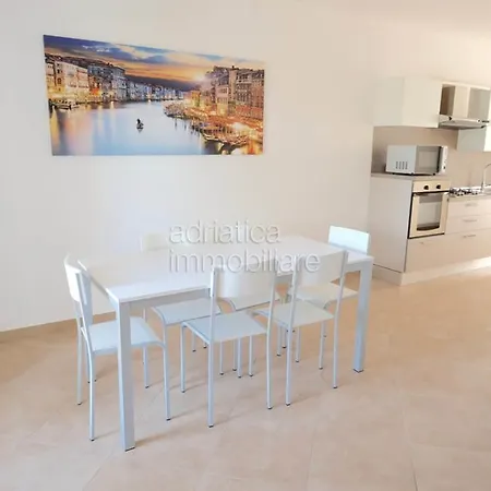 Adriatica Immobiliare Lauretta アパート